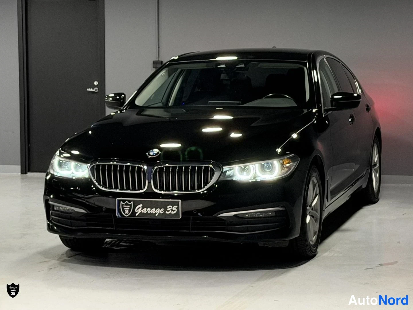 Musta BMW 518d 2019, etuviisto, keula vasemmalle, kuva 3