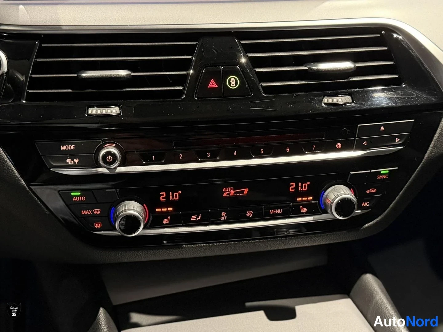 Musta BMW 518d 2019, yksityiskohta, kuva 21