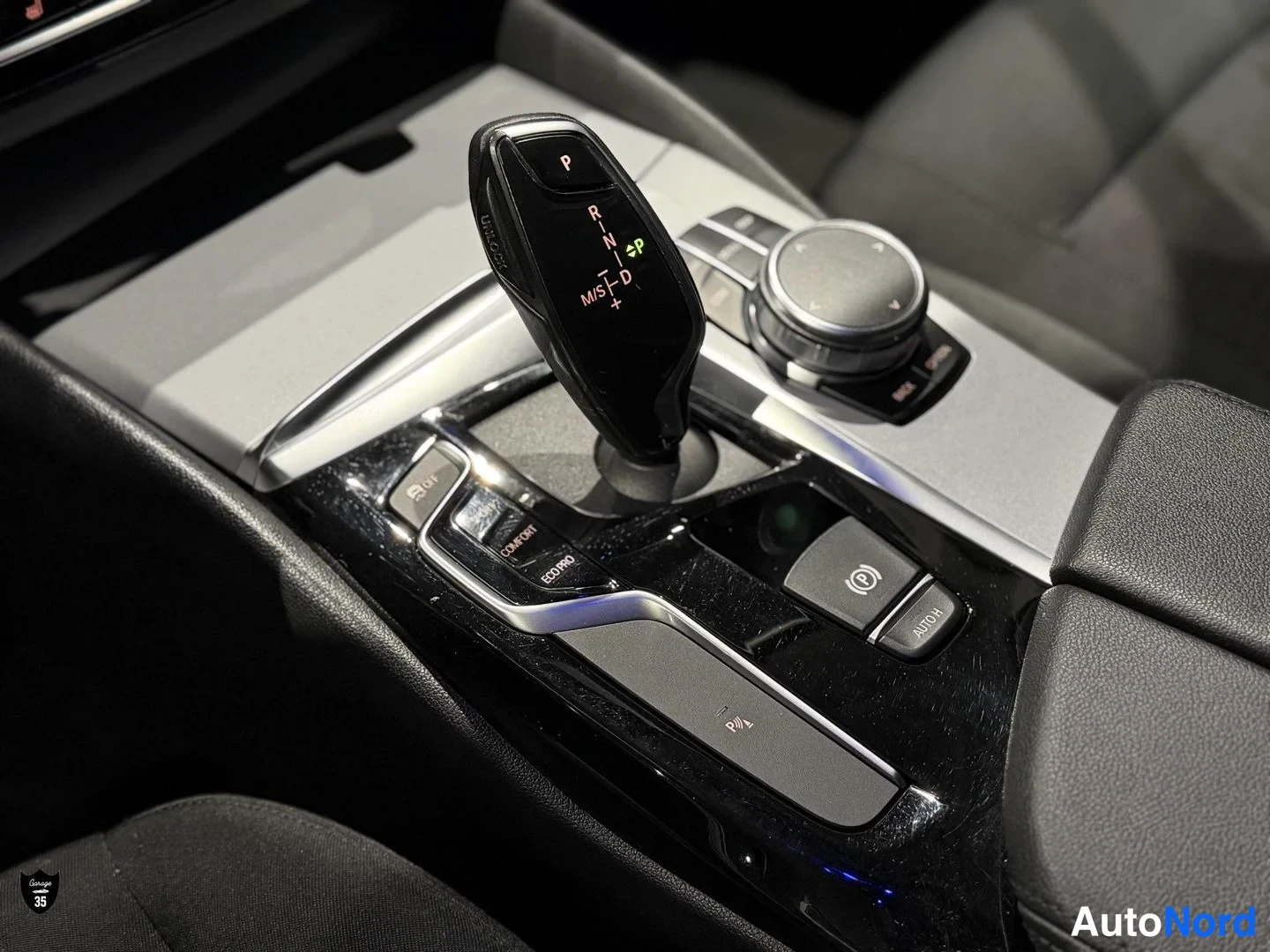 Musta BMW 518d 2019, yksityiskohta, kuva 22