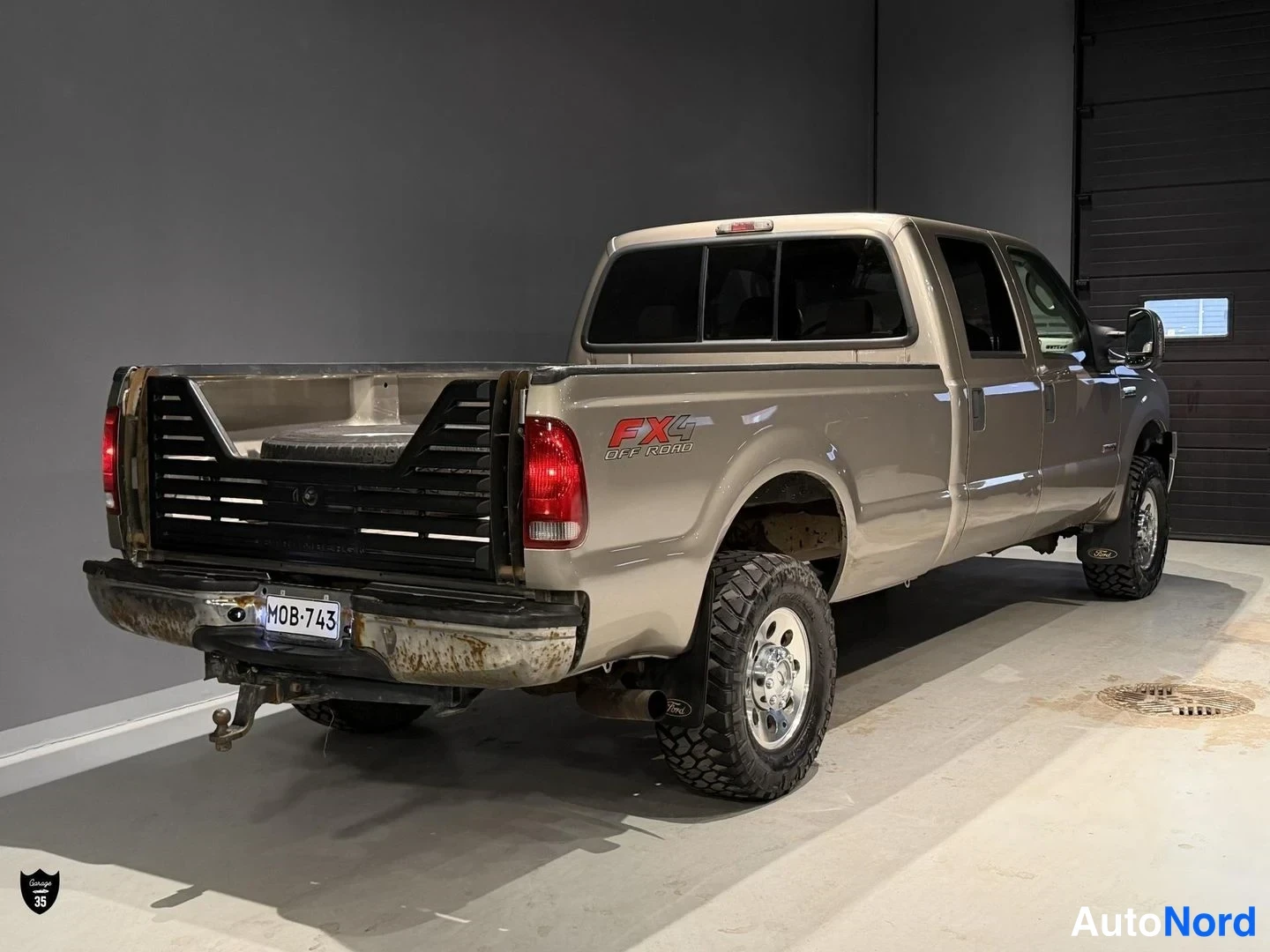 Harmaa Ford F-350 2006, takaviisto, kuva 5