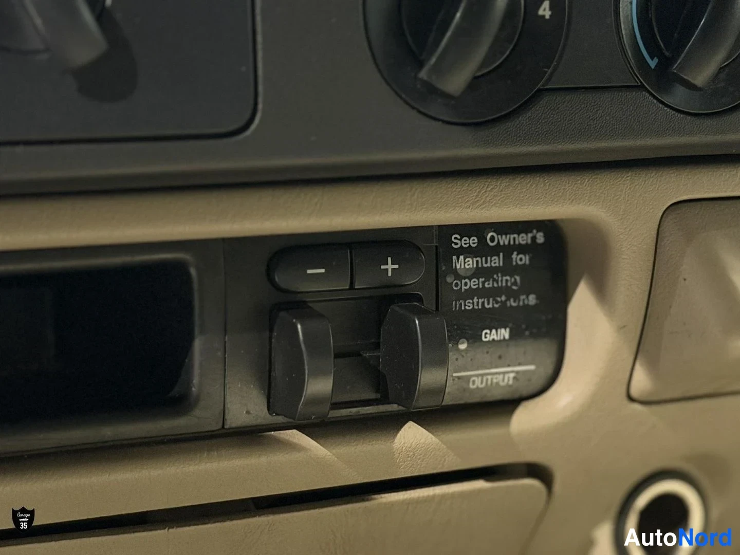Harmaa Ford F-350 2006, yksityiskohta, kuva 22