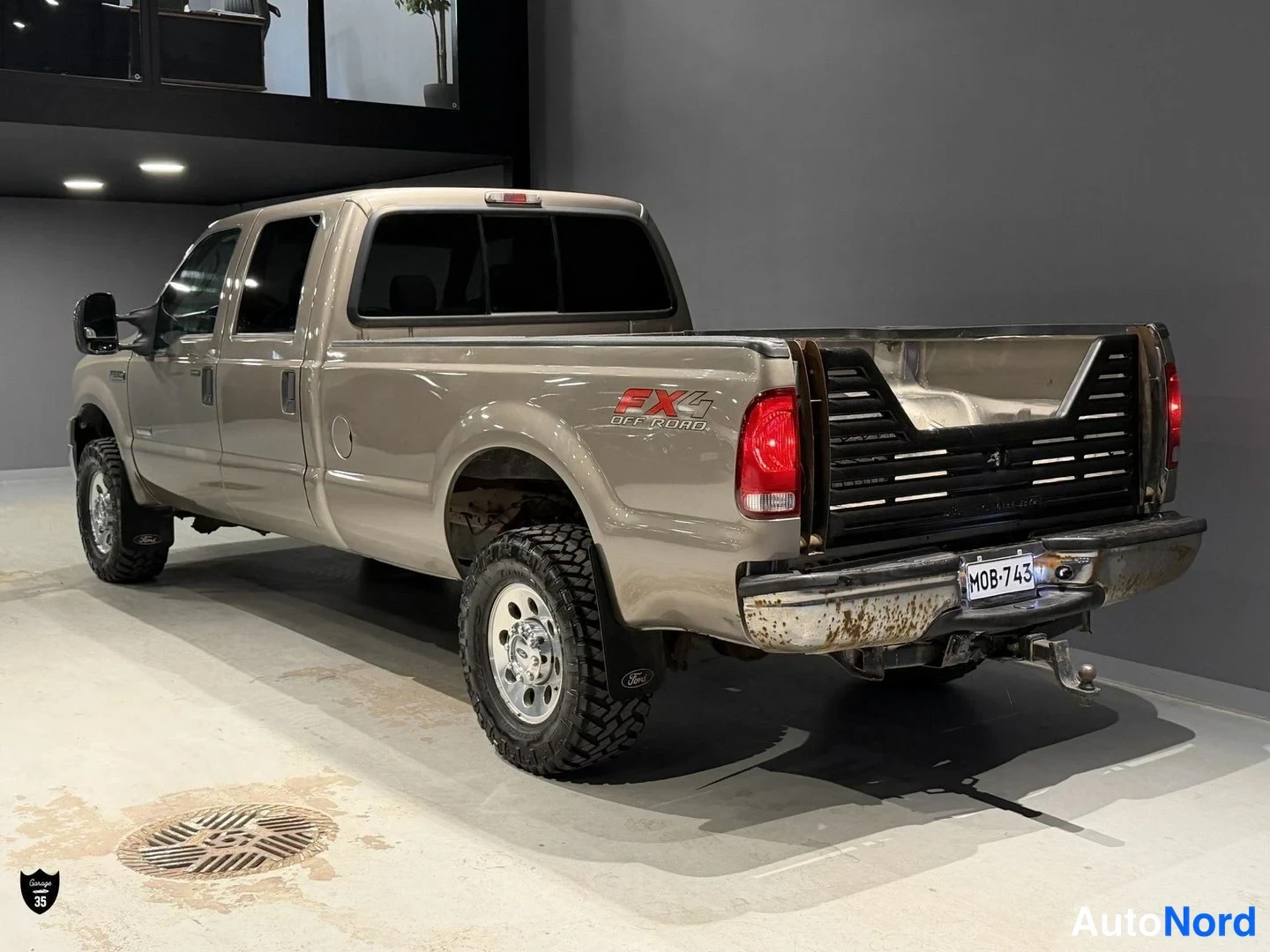 Harmaa Ford F-350 2006, takaviisto, kuva 6