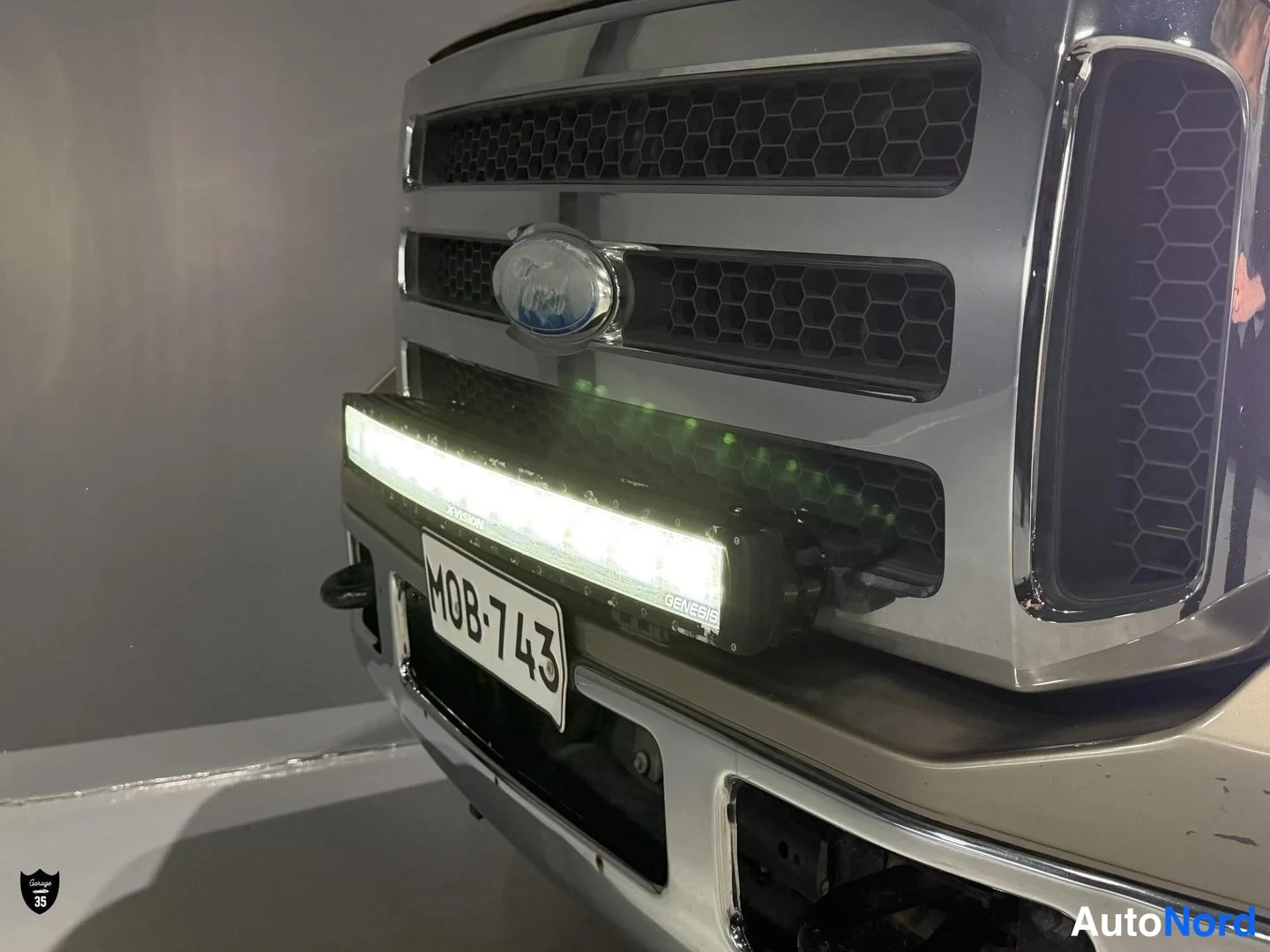 Harmaa Ford F-350 2006, yksityiskohta, kuva 14