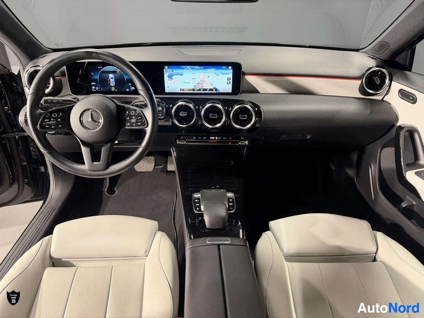 Musta Mercedes-Benz A 180 2019, ohjaamo, kuva 12