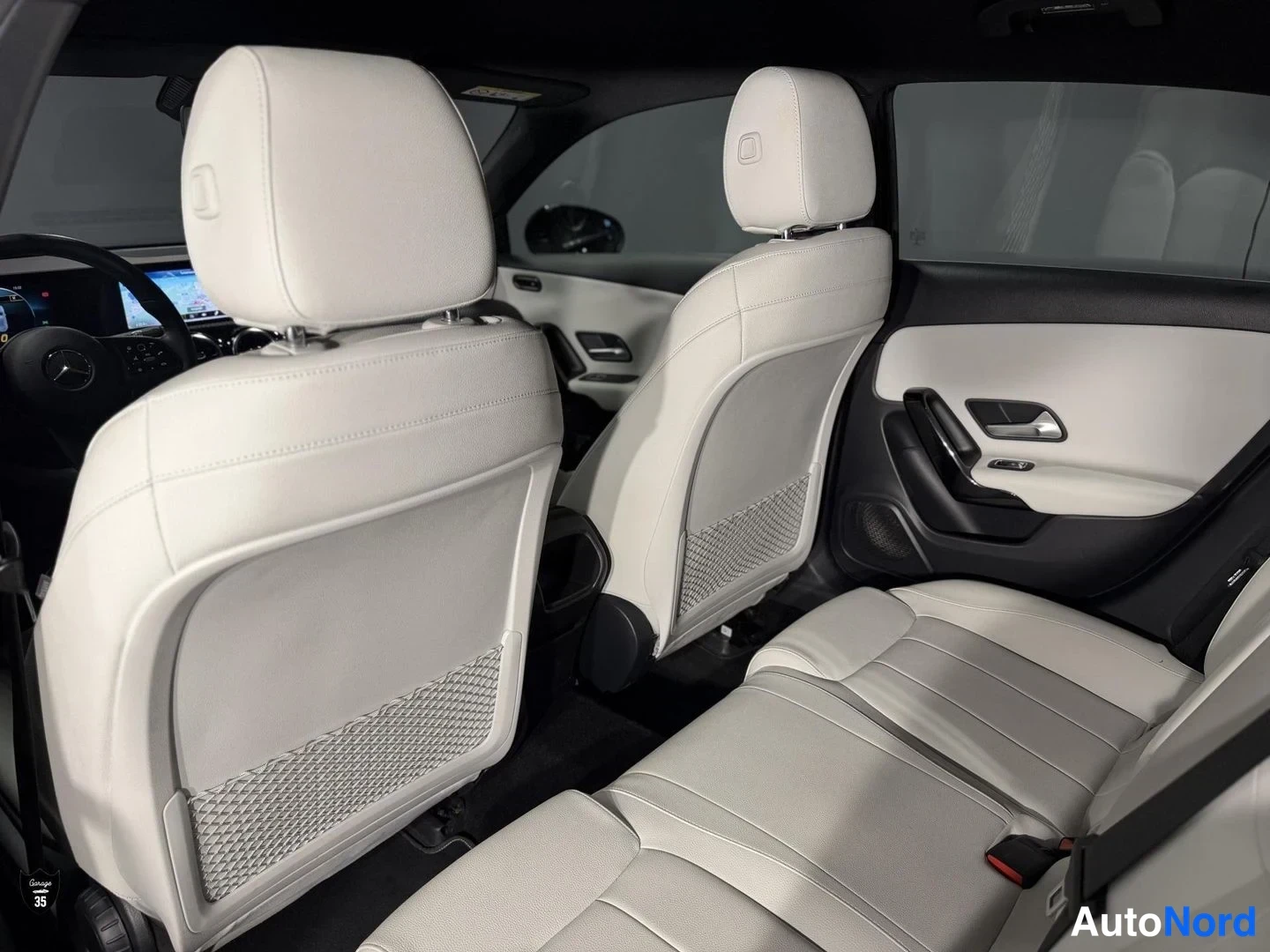 Musta Mercedes-Benz A 180 2019, takaistuimet, kuva 14