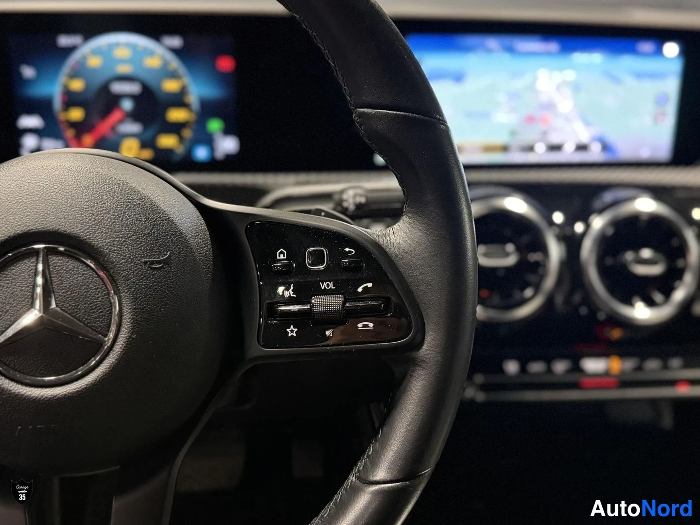 Musta Mercedes-Benz A 180 2019, yksityiskohta, kuva 18