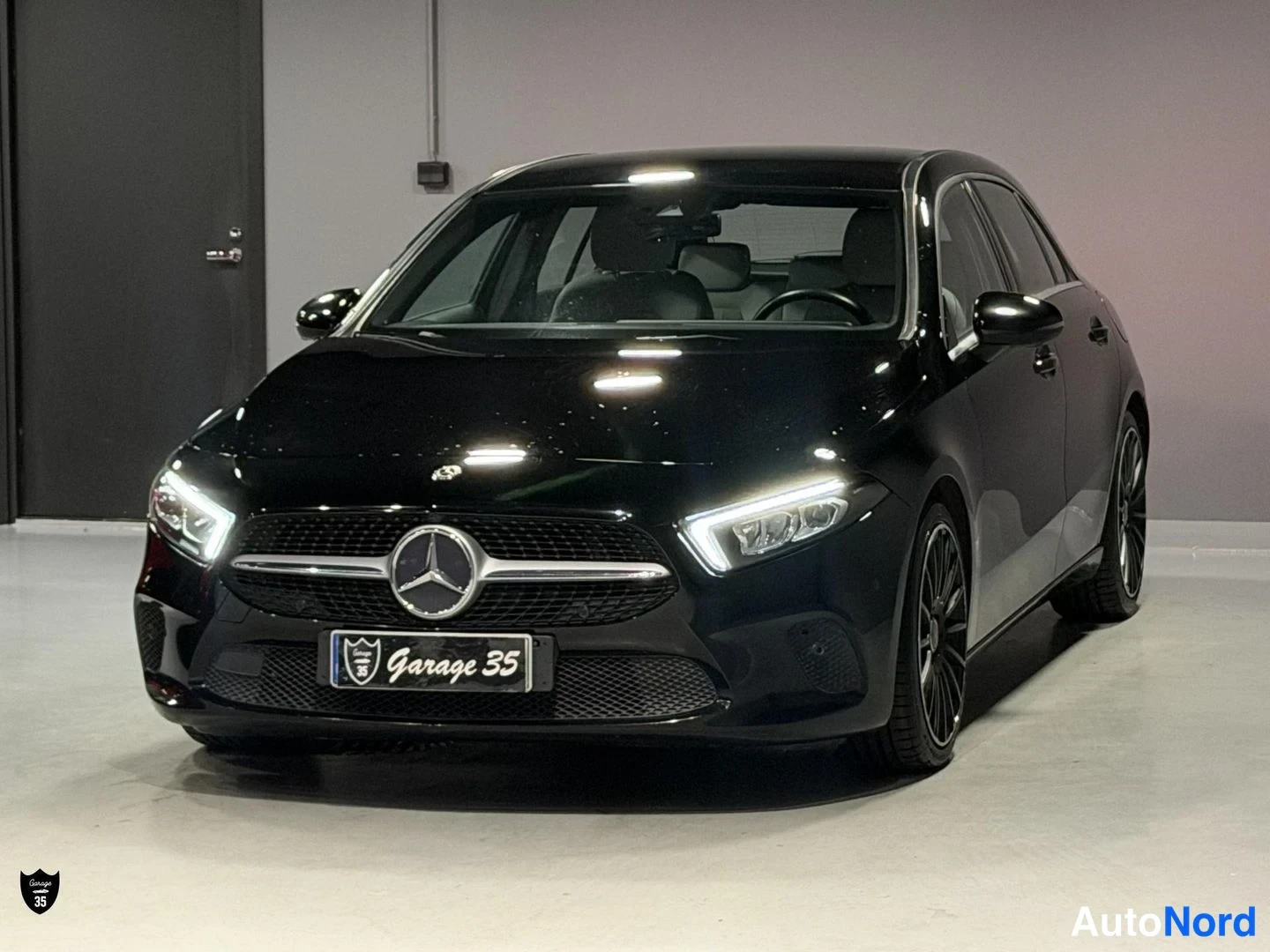 Musta Mercedes-Benz A 180 2019, etuviisto, keula vasemmalle, kuva 2