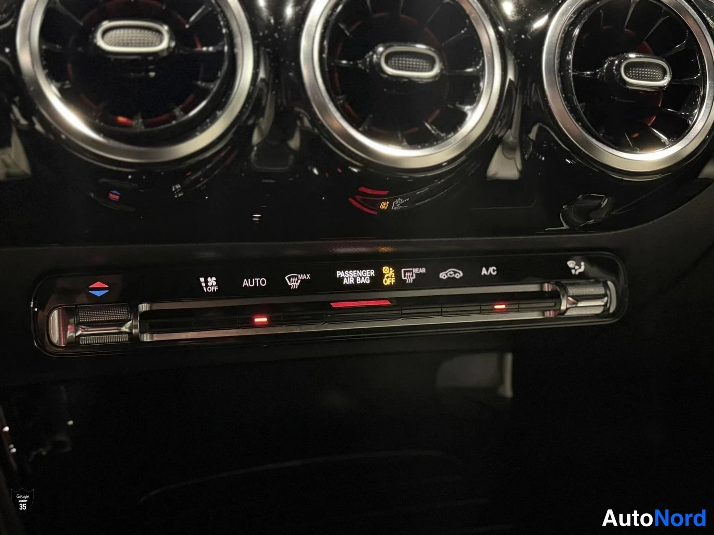 Musta Mercedes-Benz A 180 2019, yksityiskohta, kuva 26