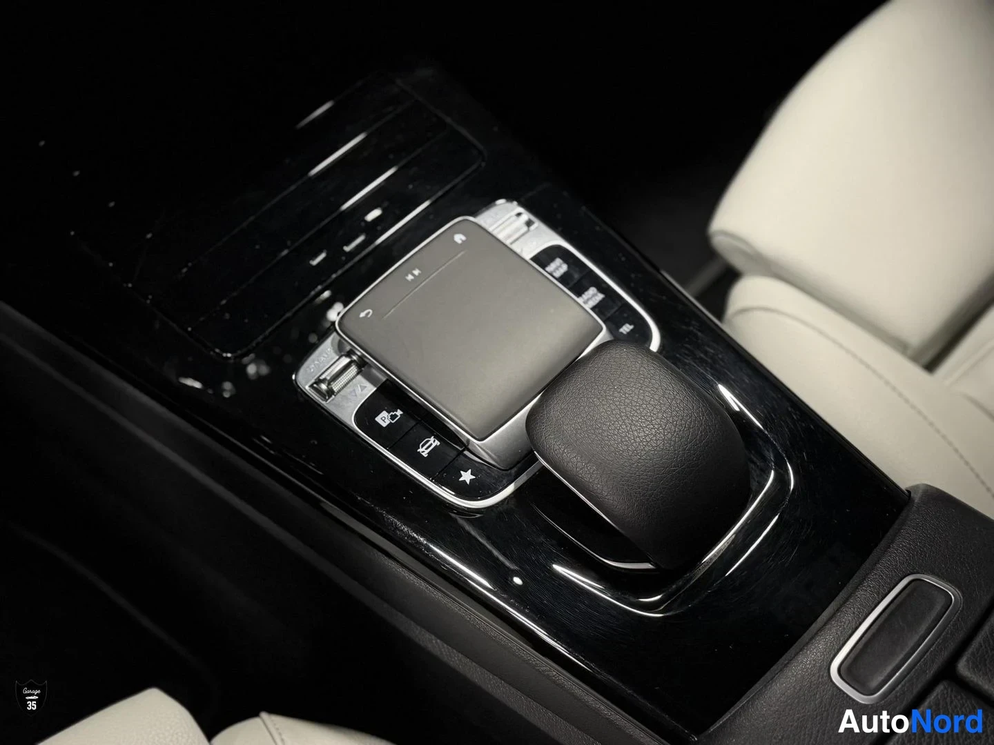 Musta Mercedes-Benz A 180 2019, yksityiskohta, kuva 28