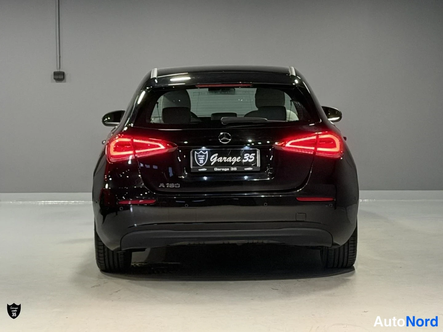 Musta Mercedes-Benz A 180 2019, takaa, kuva 9