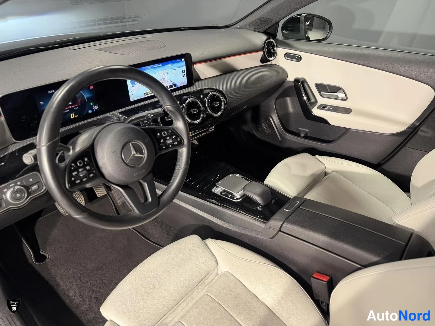 Musta Mercedes-Benz A 180 2019, ohjaamo, kuva 11