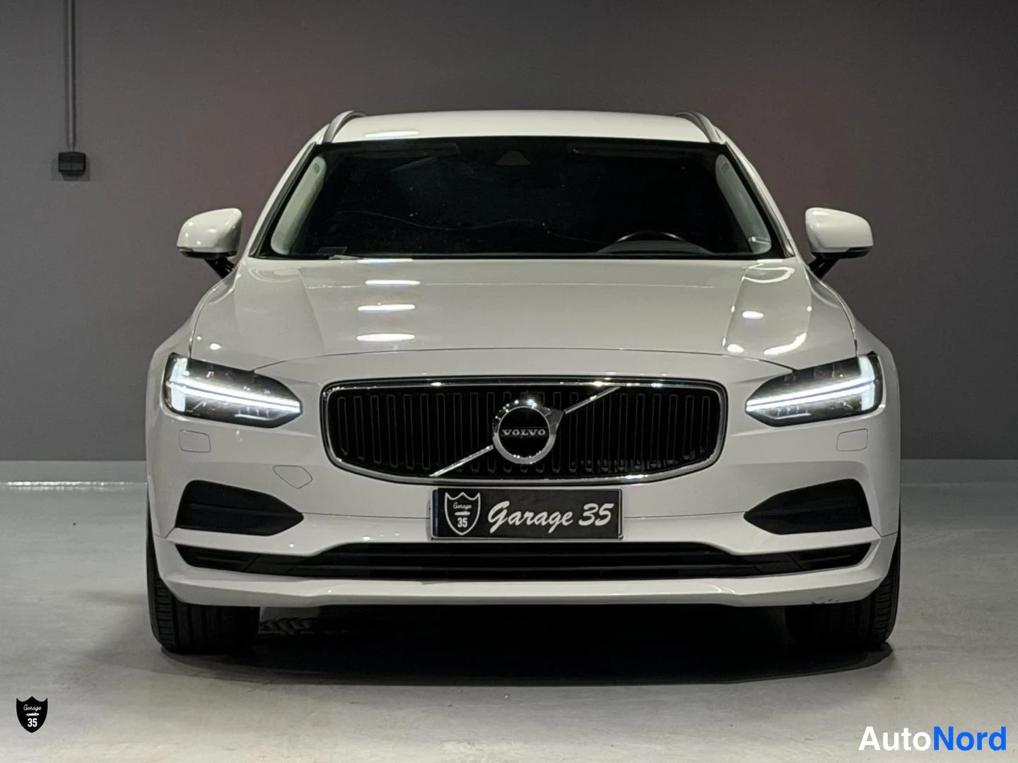 Valkoinen Volvo V90 2018, edestä, kuva 5