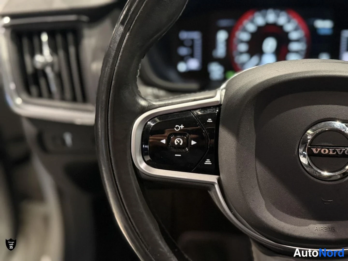 Valkoinen Volvo V90 2018, yksityiskohta, kuva 24