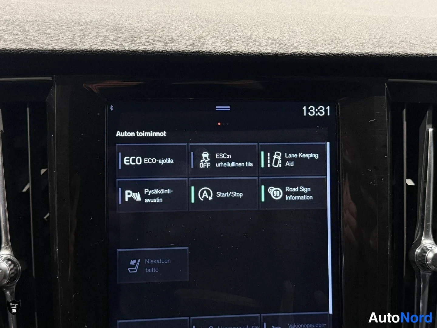 Valkoinen Volvo V90 2018, yksityiskohta, kuva 18
