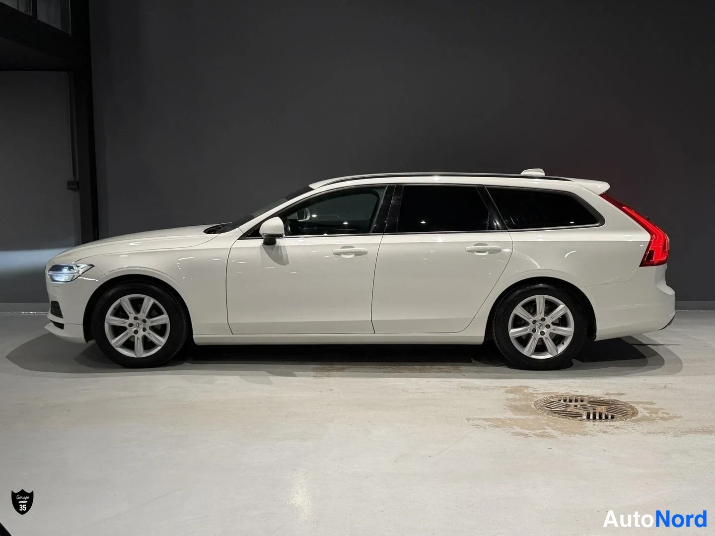Valkoinen Volvo V90 2018, sivulta, kuva 6