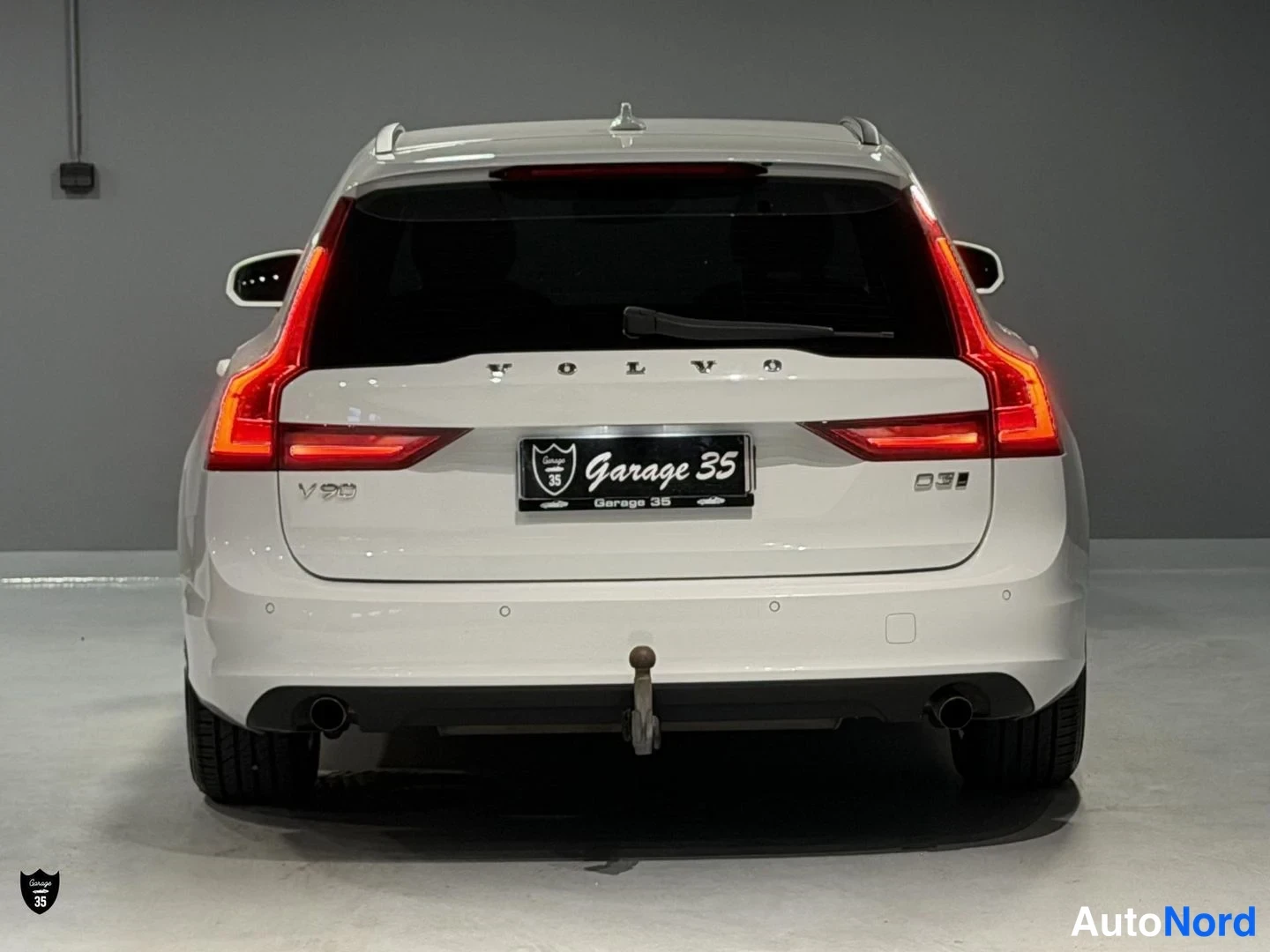 Valkoinen Volvo V90 2018, takaa, kuva 10