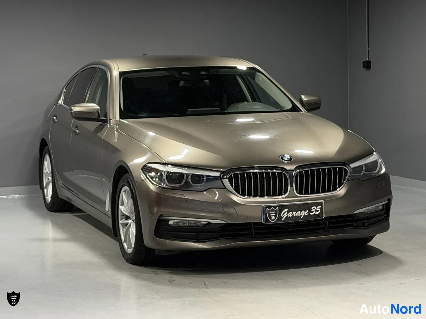 Beige BMW 520d xDrive 2017, etuviisto, keula oikealle, kuva 3
