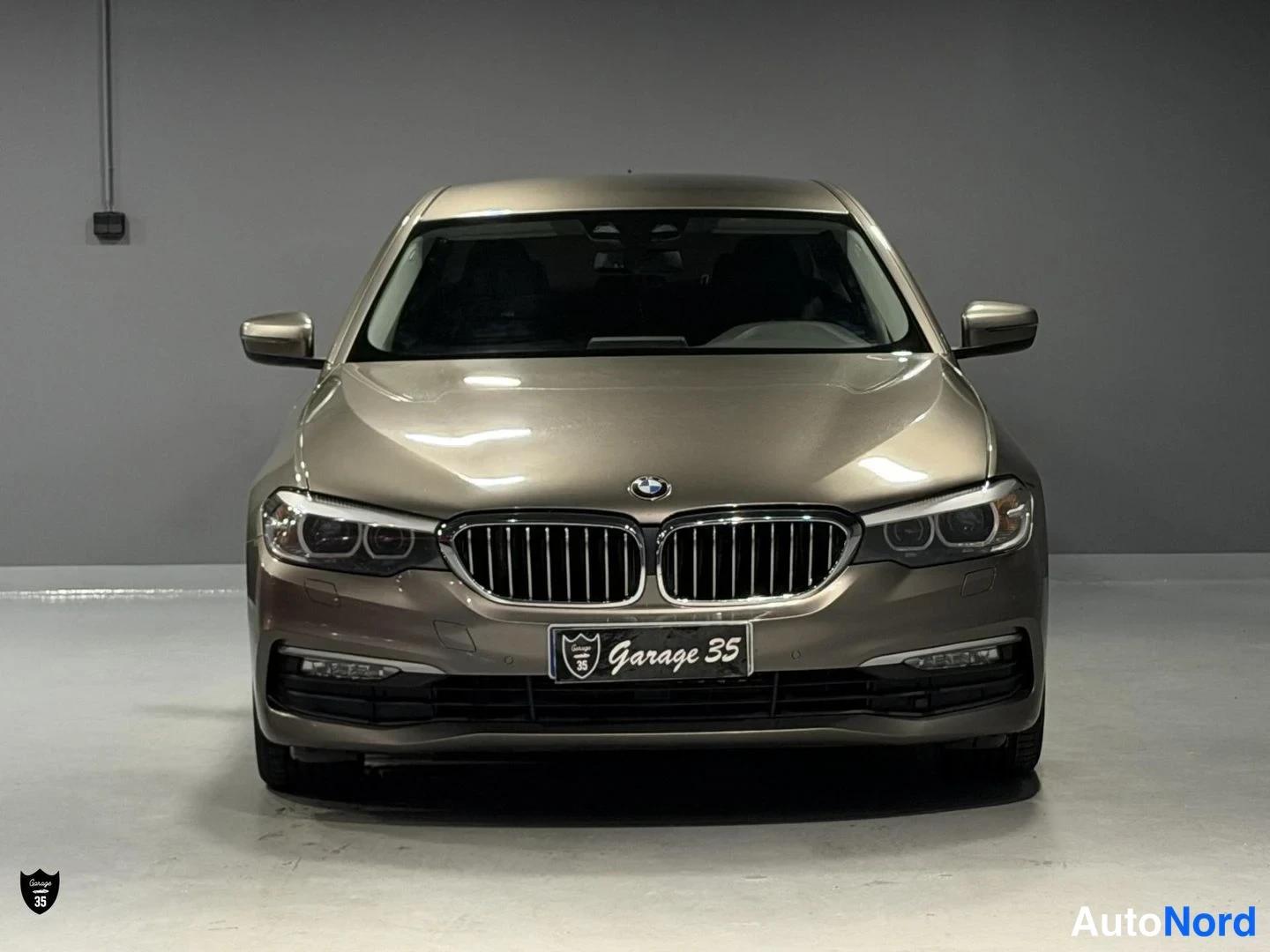 Beige BMW 520d xDrive 2017, edestä, kuva 5