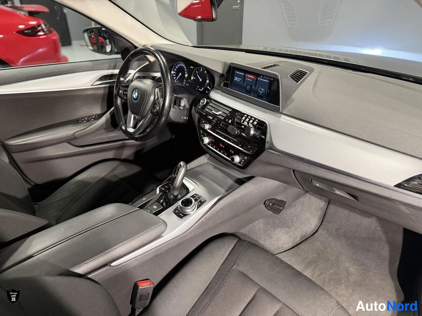 Beige BMW 520d xDrive 2017, ohjaamo, kuva 10