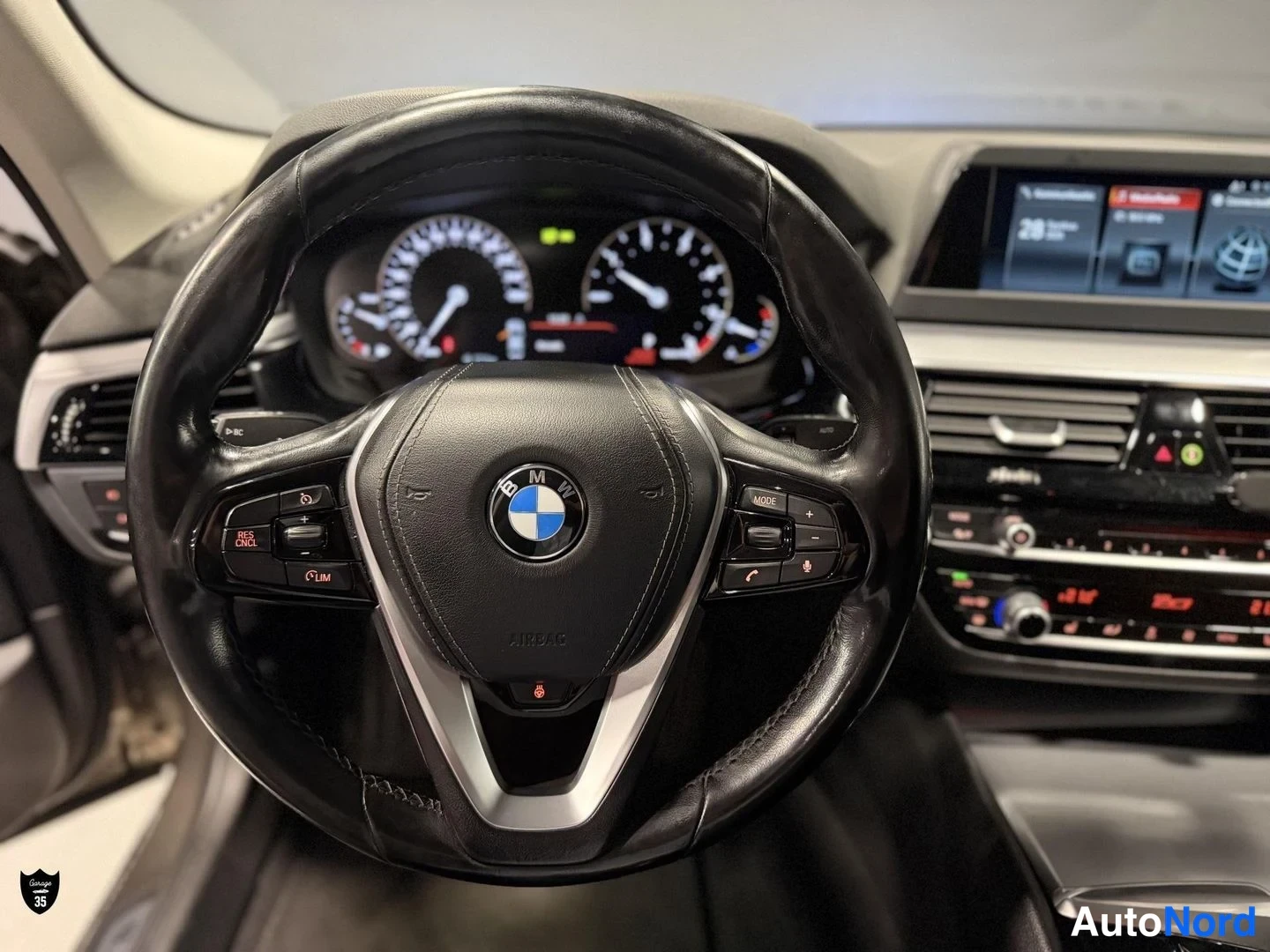 Beige BMW 520d xDrive 2017, yksityiskohta, kuva 15