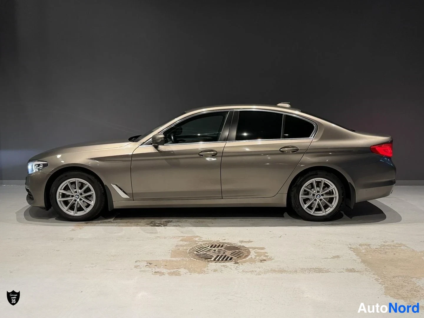 Beige BMW 520d xDrive 2017, sivulta, kuva 6