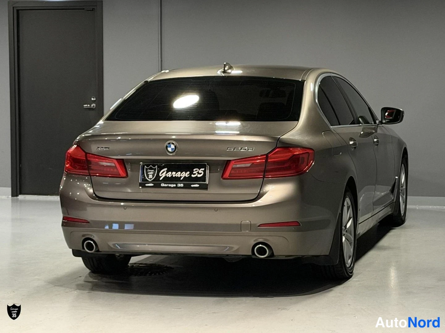 Beige BMW 520d xDrive 2017, takaviisto, kuva 8
