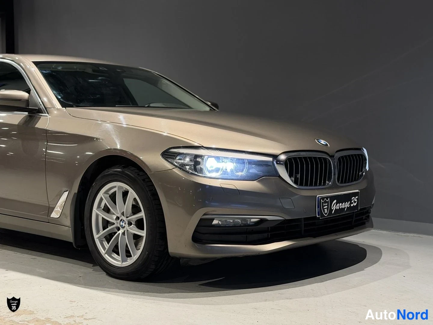 Beige BMW 520d xDrive 2017, etuviisto, keula oikealle, kuva 4