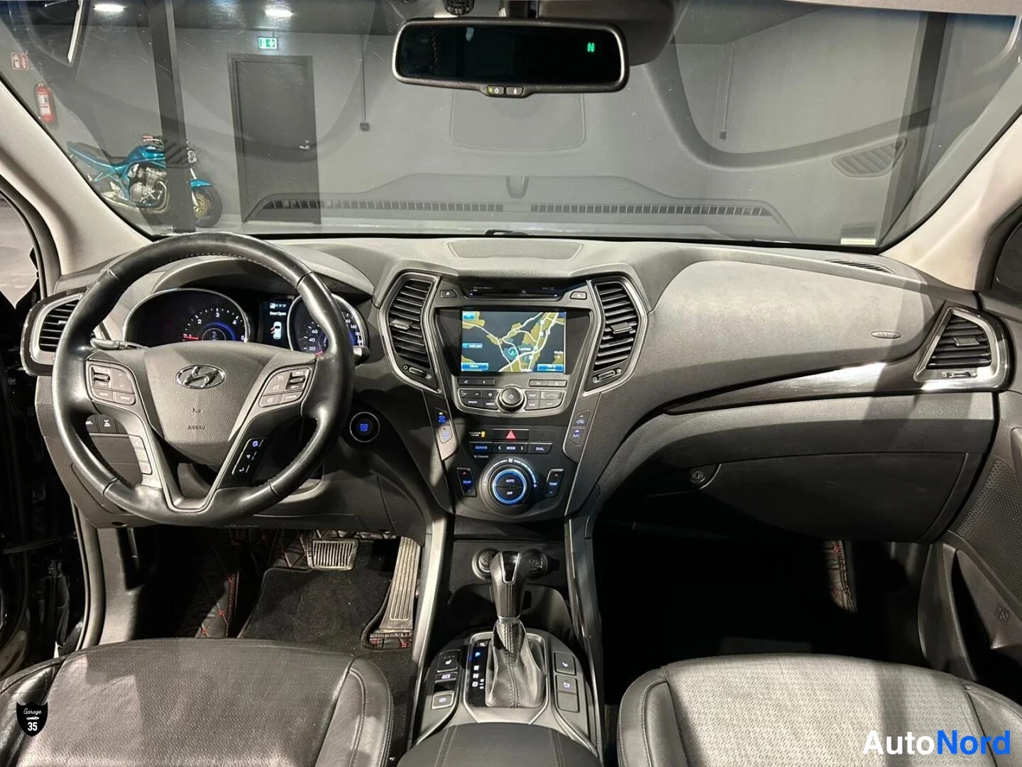 Musta Hyundai Santa Fe 2013, ohjaamo, kuva 12