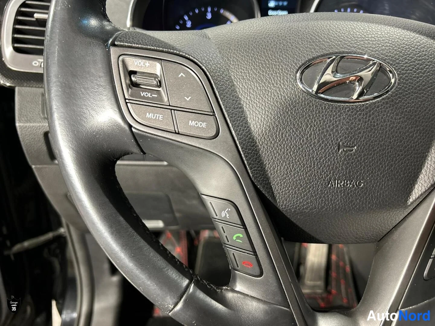 Musta Hyundai Santa Fe 2013, yksityiskohta, kuva 16