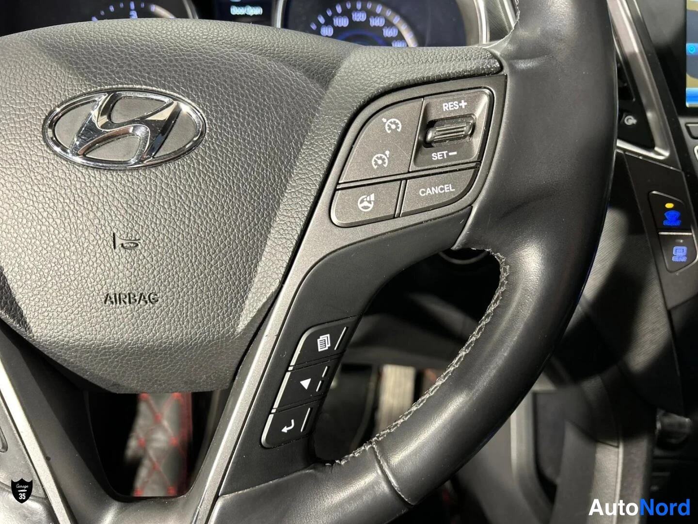 Musta Hyundai Santa Fe 2013, yksityiskohta, kuva 17
