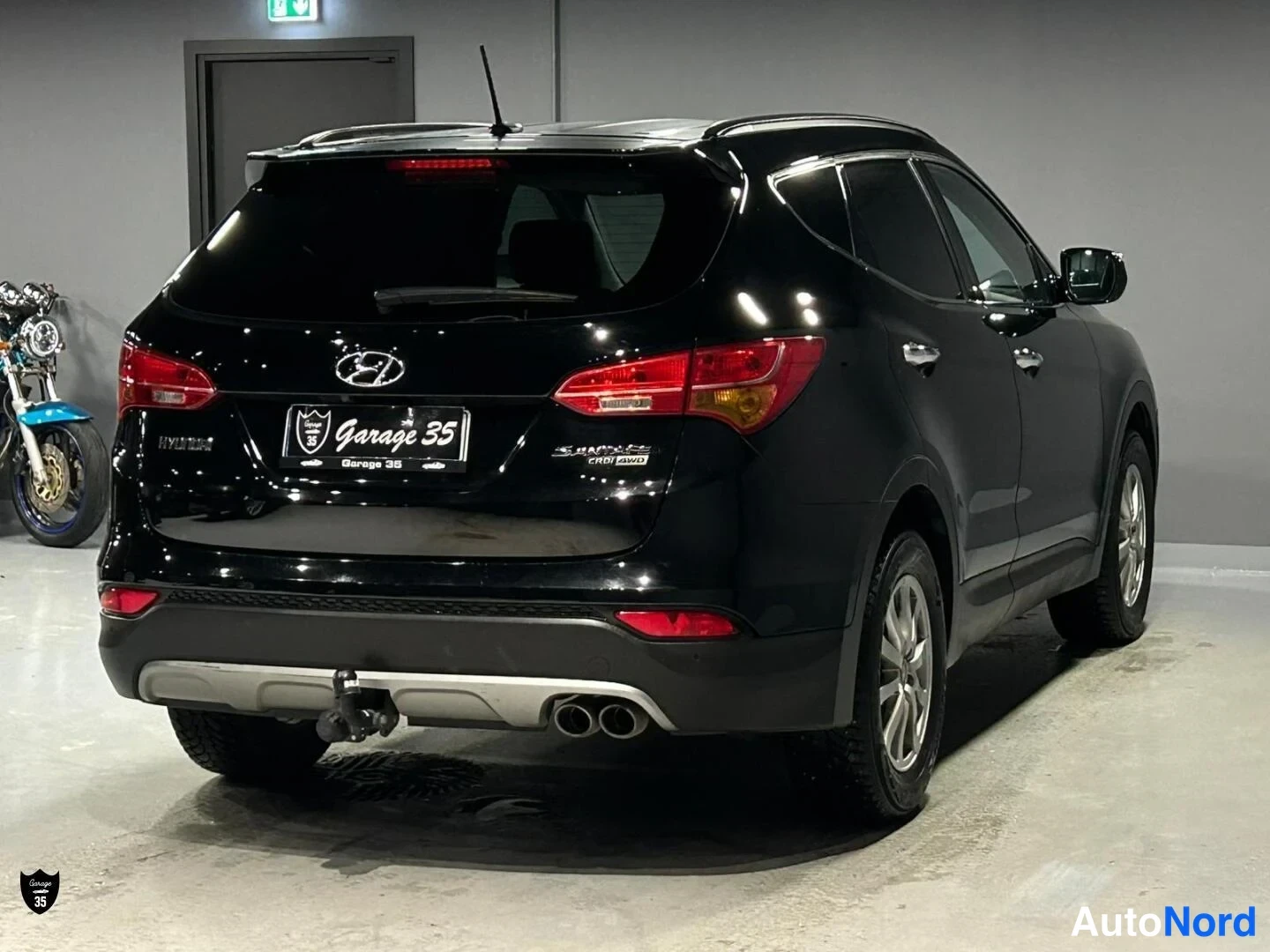Musta Hyundai Santa Fe 2013, takaviisto, kuva 8
