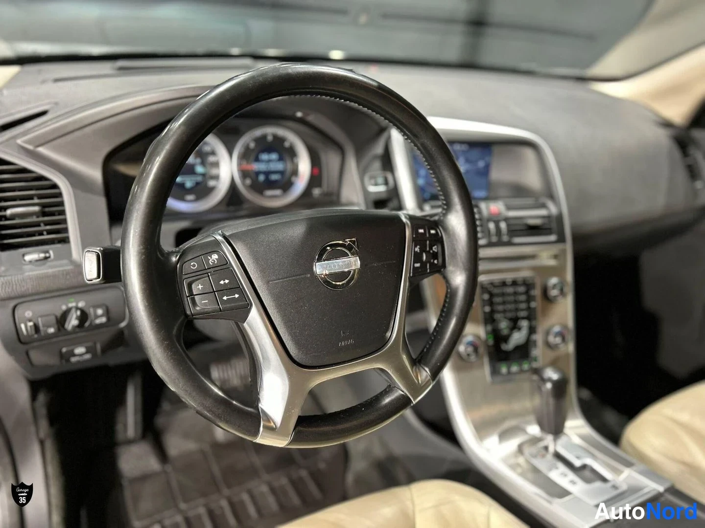 Musta Volvo XC60 2012, yksityiskohta, kuva 28