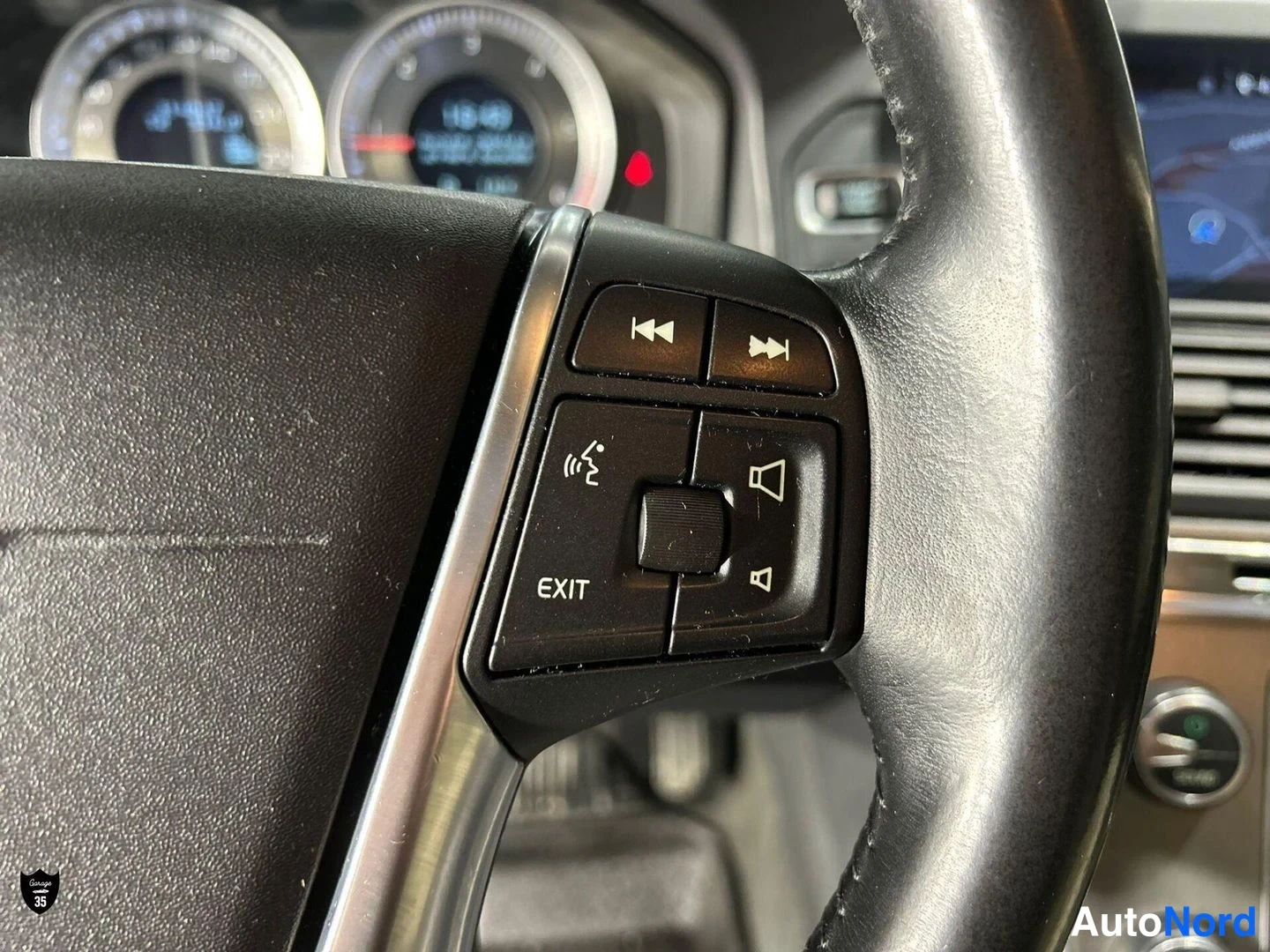 Musta Volvo XC60 2012, yksityiskohta, kuva 17