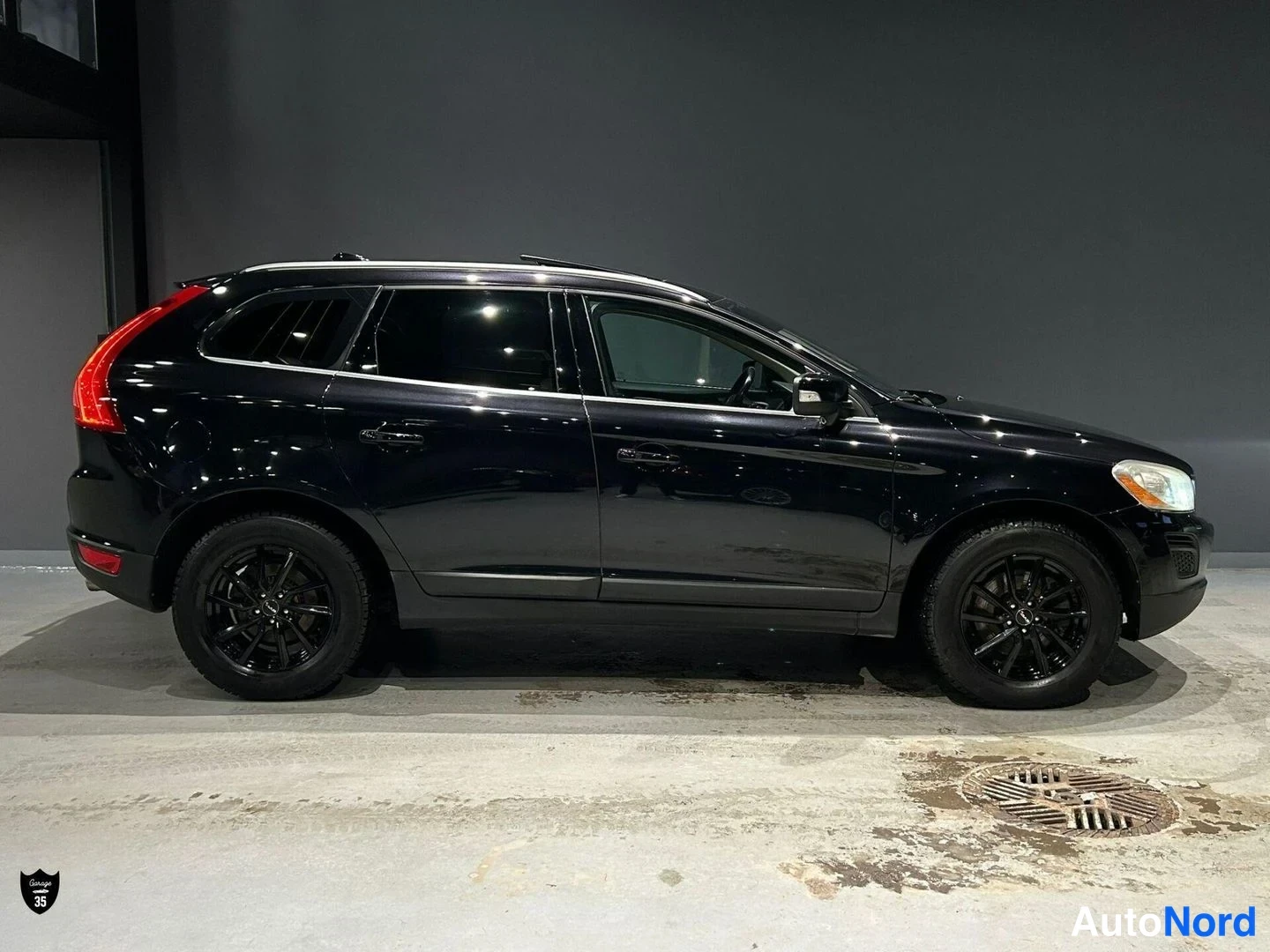 Musta Volvo XC60 2012, etuviisto, keula oikealle, kuva 5