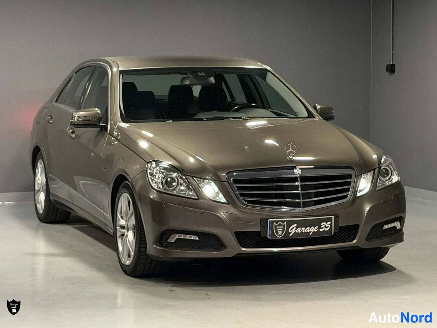 Ruskea Mercedes-Benz E 350 CDI 4MATIC 2010, etuviisto, keula vasemmalle, kuva 2