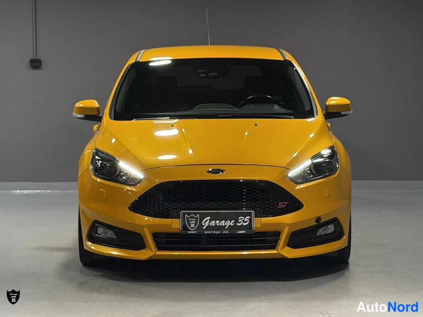 Keltainen Ford Focus ST 2016, edestä, kuva 5