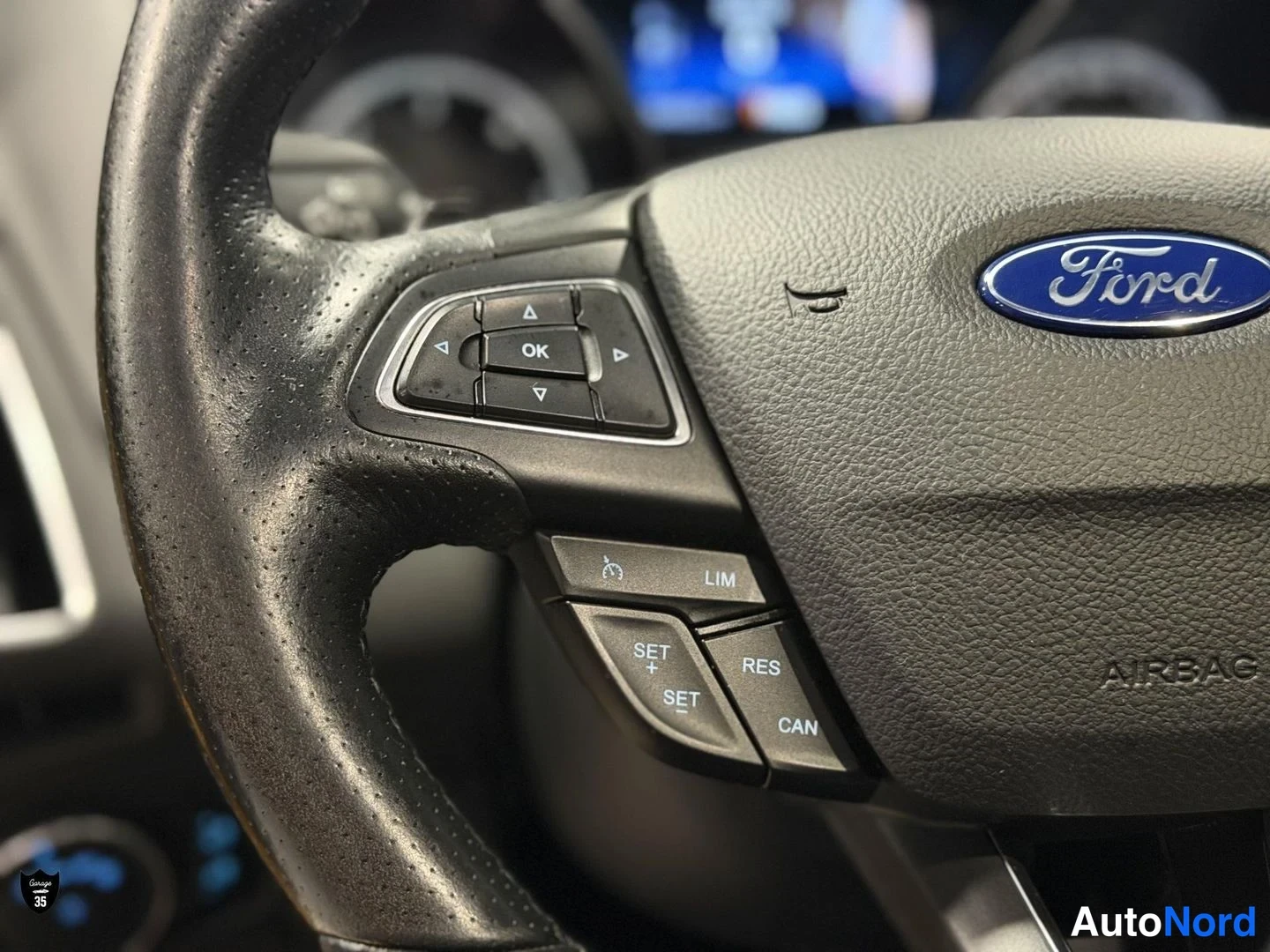 Keltainen Ford Focus ST 2016, yksityiskohta, kuva 18