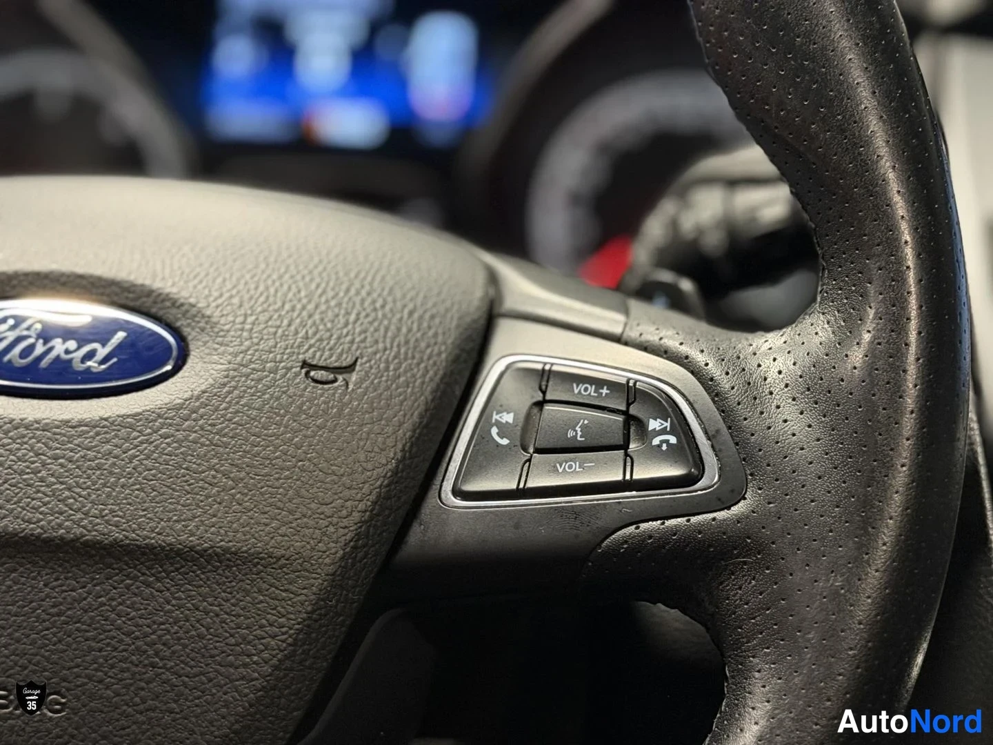 Keltainen Ford Focus ST 2016, yksityiskohta, kuva 19
