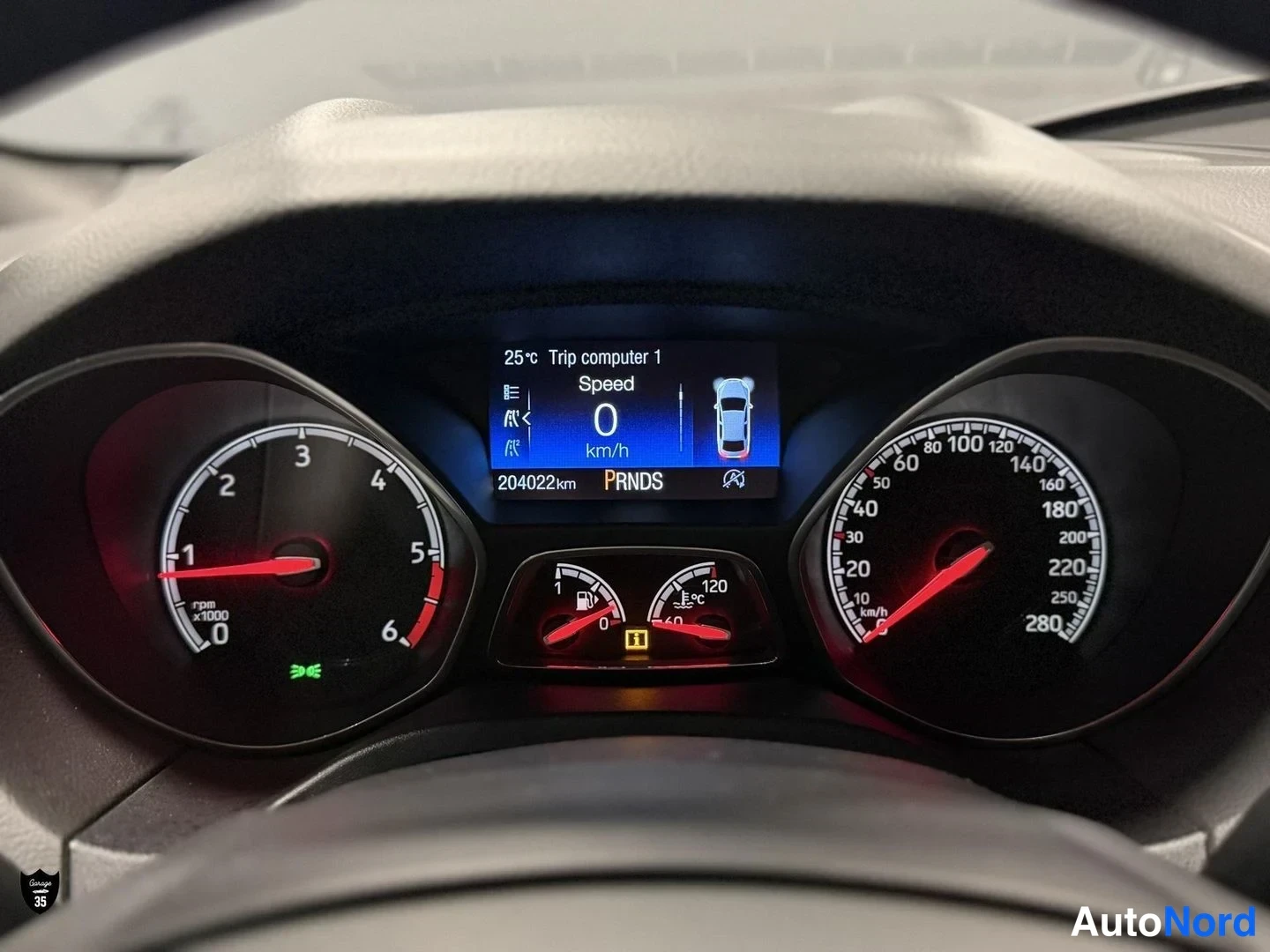 Keltainen Ford Focus ST 2016, yksityiskohta, kuva 22