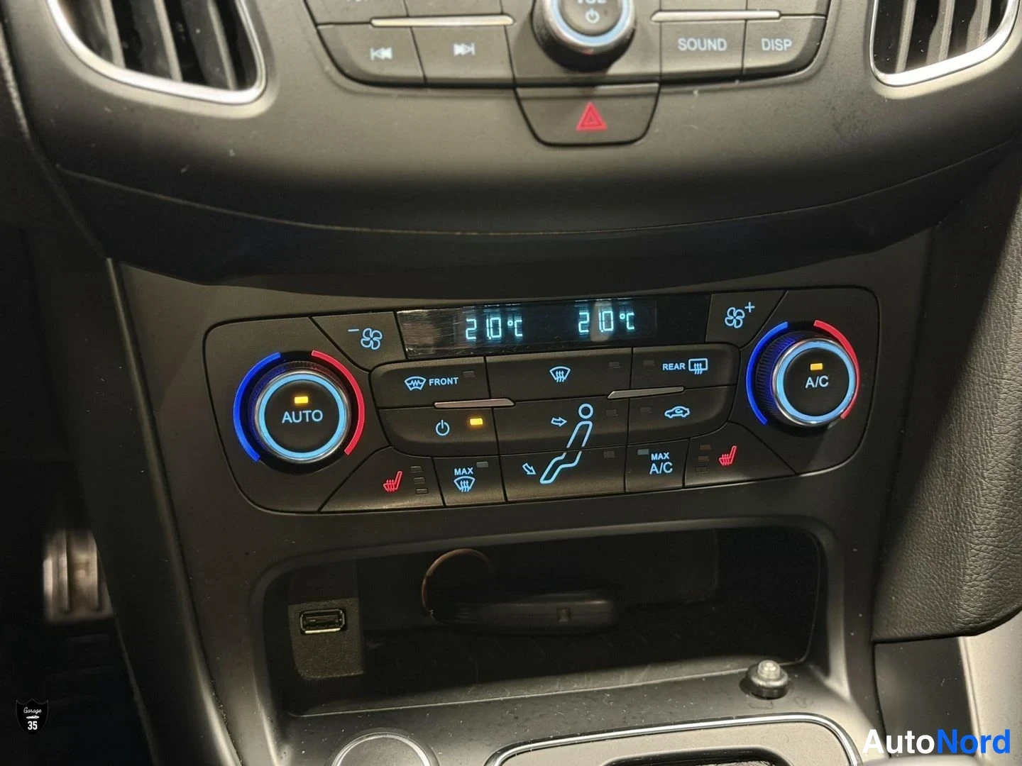 Keltainen Ford Focus ST 2016, yksityiskohta, kuva 27