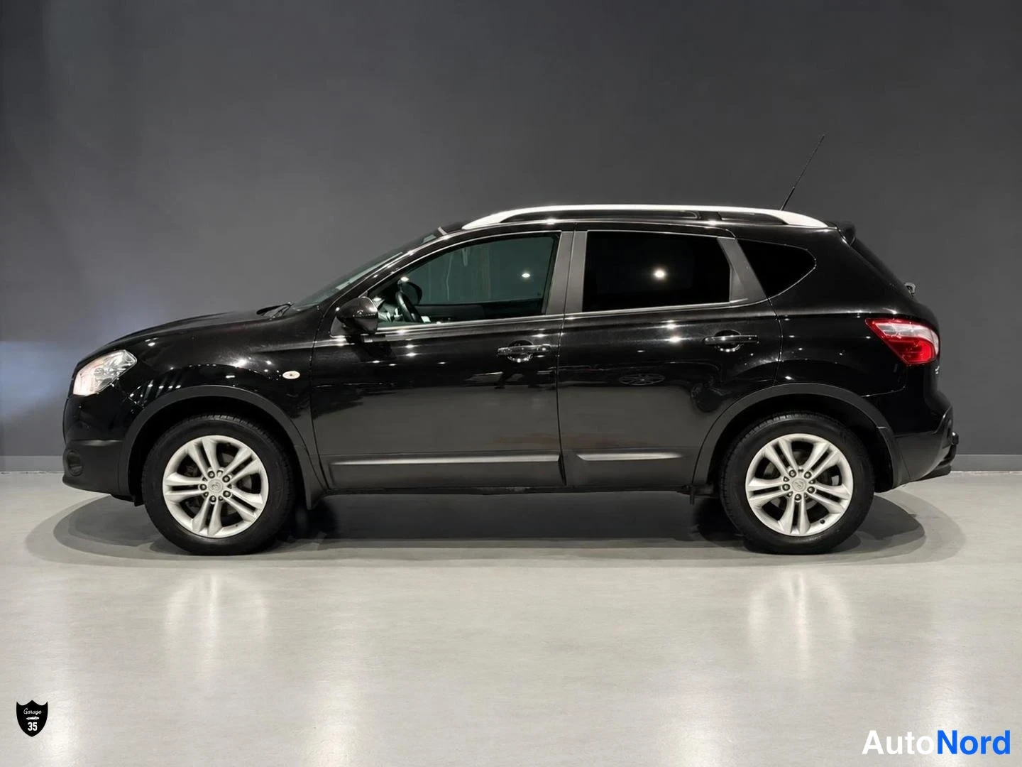 Musta Nissan Qashqai 2012, sivulta, kuva 5