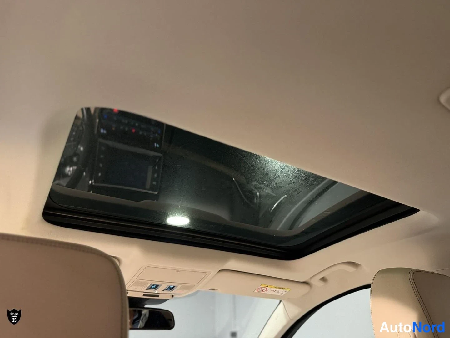 Beige Jaguar XE 2017, yksityiskohta, kuva 29