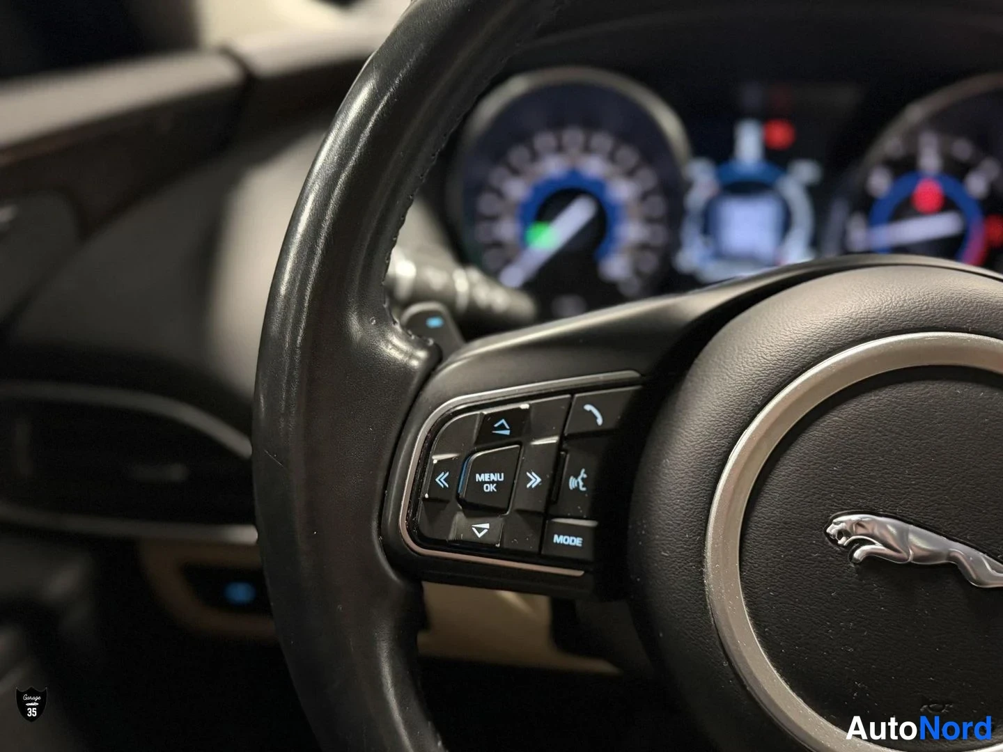 Beige Jaguar XE 2017, yksityiskohta, kuva 17
