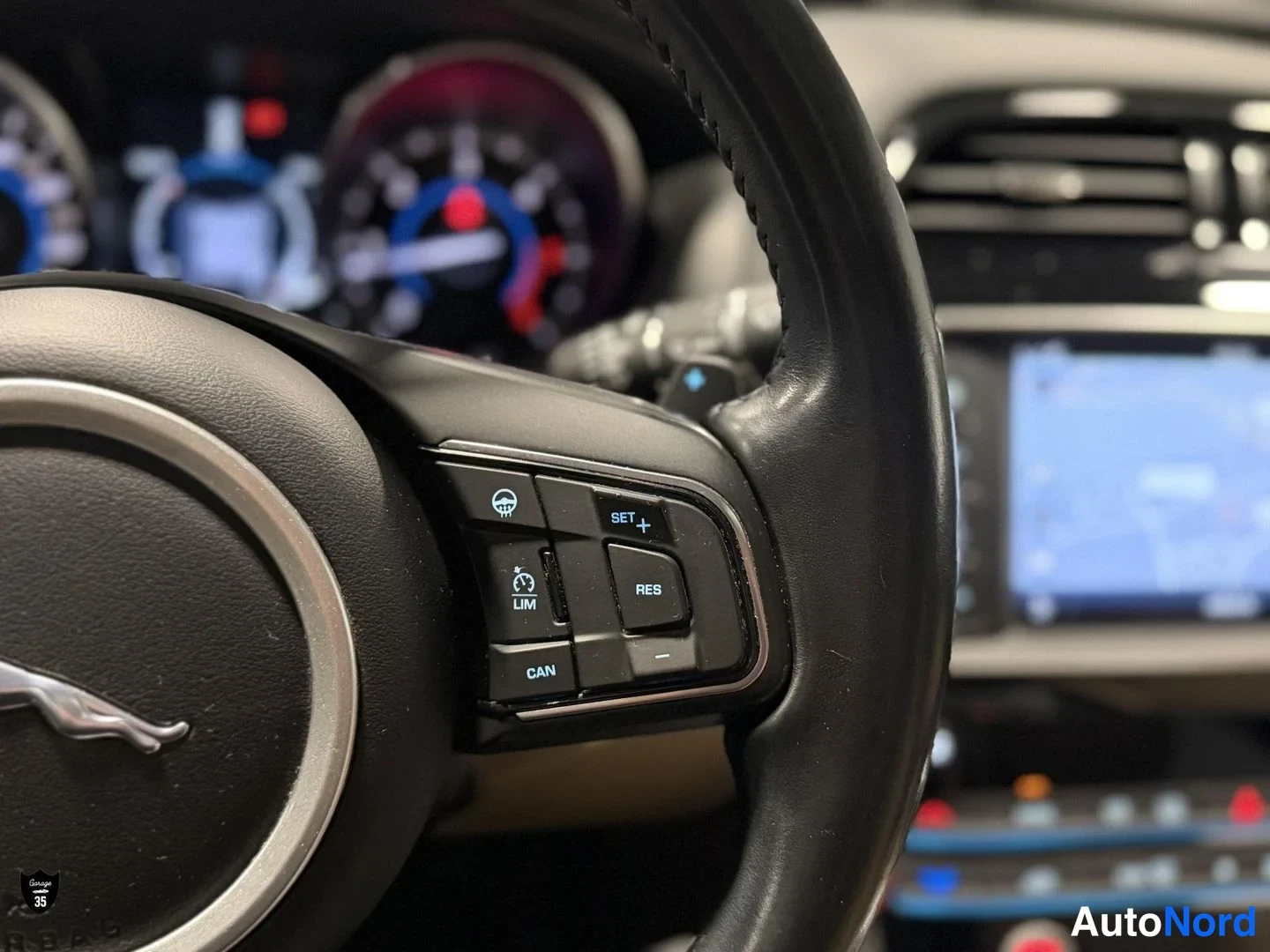 Beige Jaguar XE 2017, yksityiskohta, kuva 18