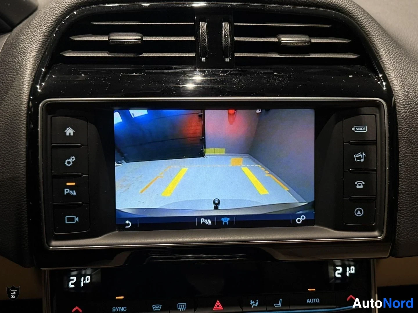 Beige Jaguar XE 2017, yksityiskohta, kuva 31