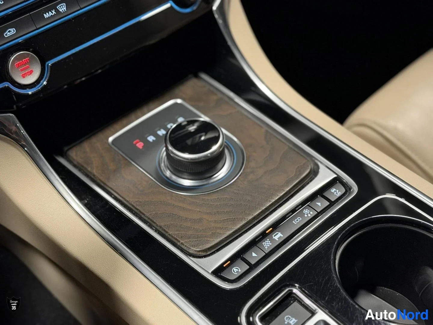 Beige Jaguar XE 2017, yksityiskohta, kuva 22