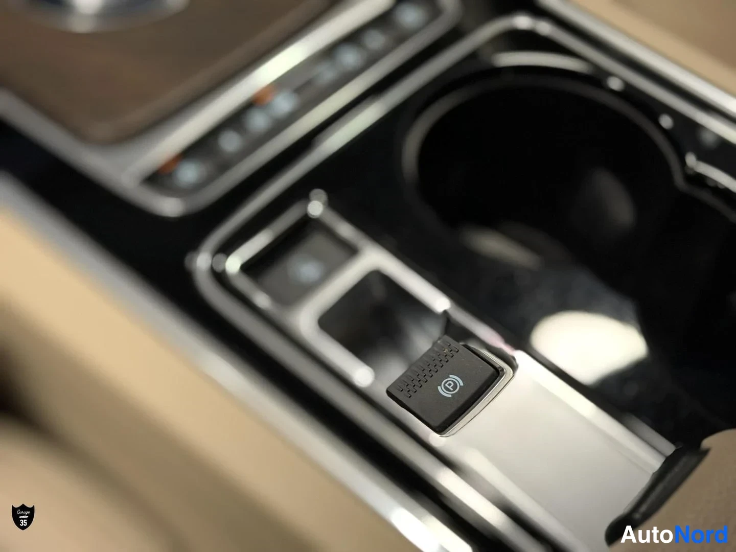 Beige Jaguar XE 2017, yksityiskohta, kuva 32
