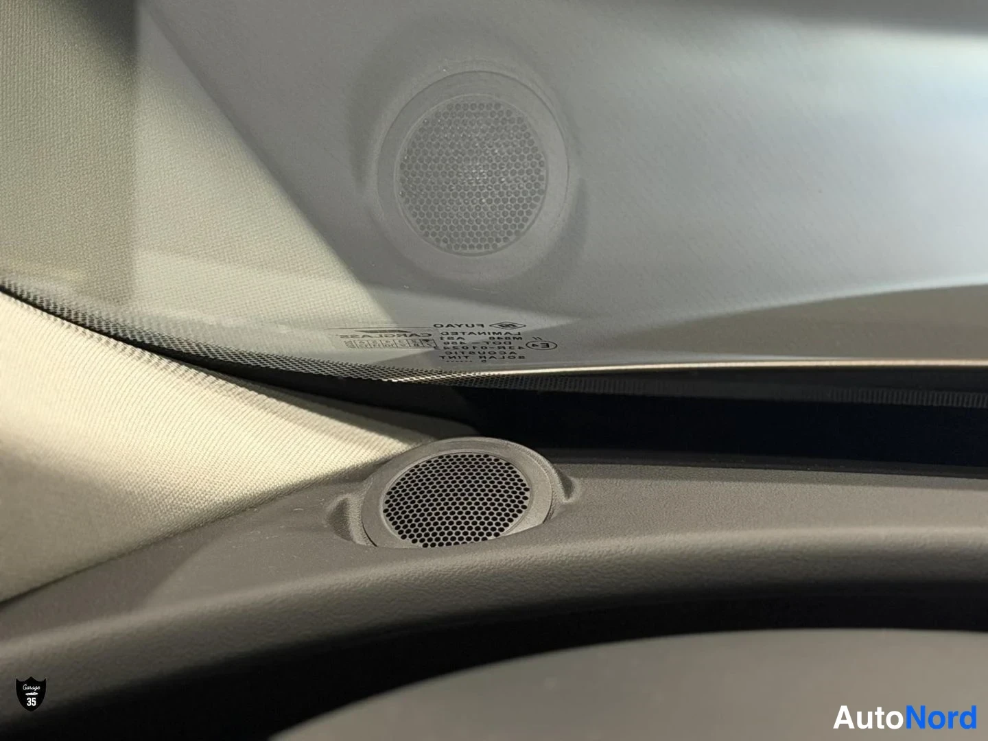 Beige Jaguar XE 2017, yksityiskohta, kuva 25