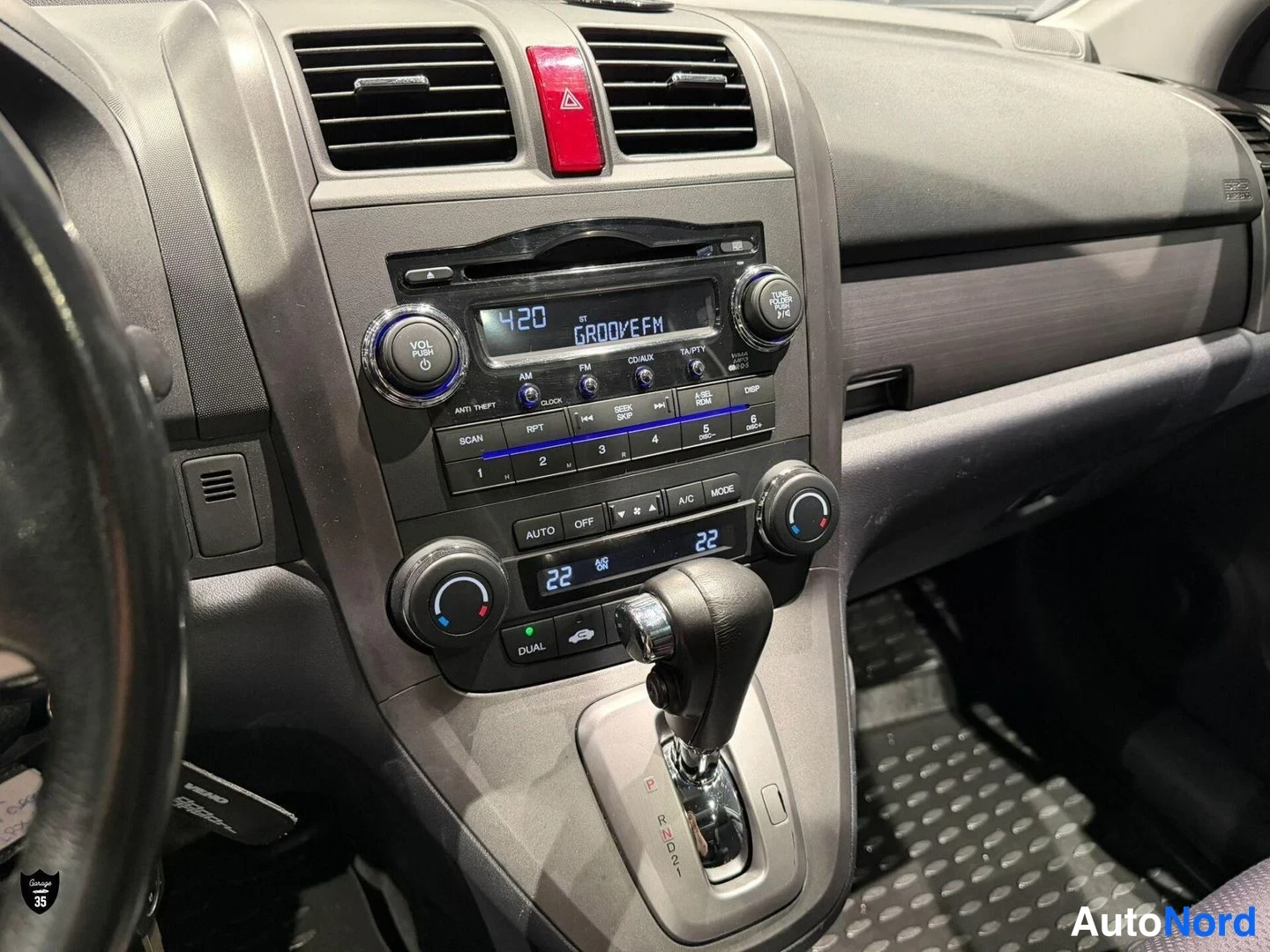 Harmaa Honda CR-V 2007, ohjaamo, kuva 13