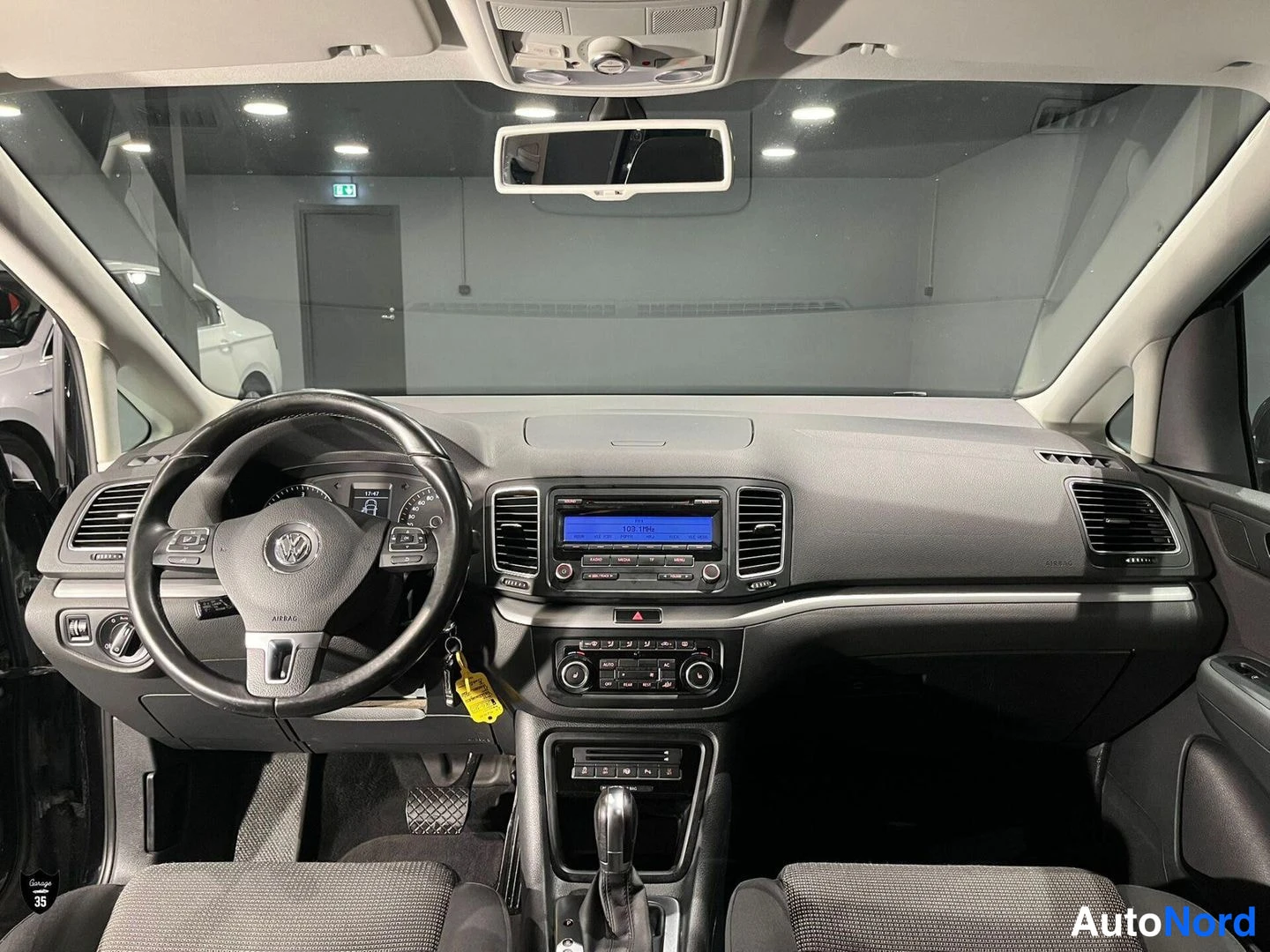 Sininen Volkswagen Sharan 2011, ohjaamo, kuva 10